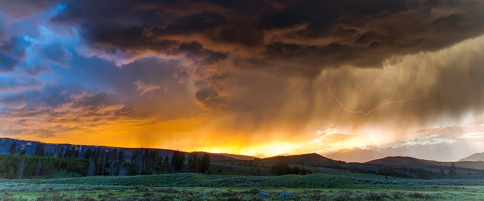 Sky with clouds and lightning